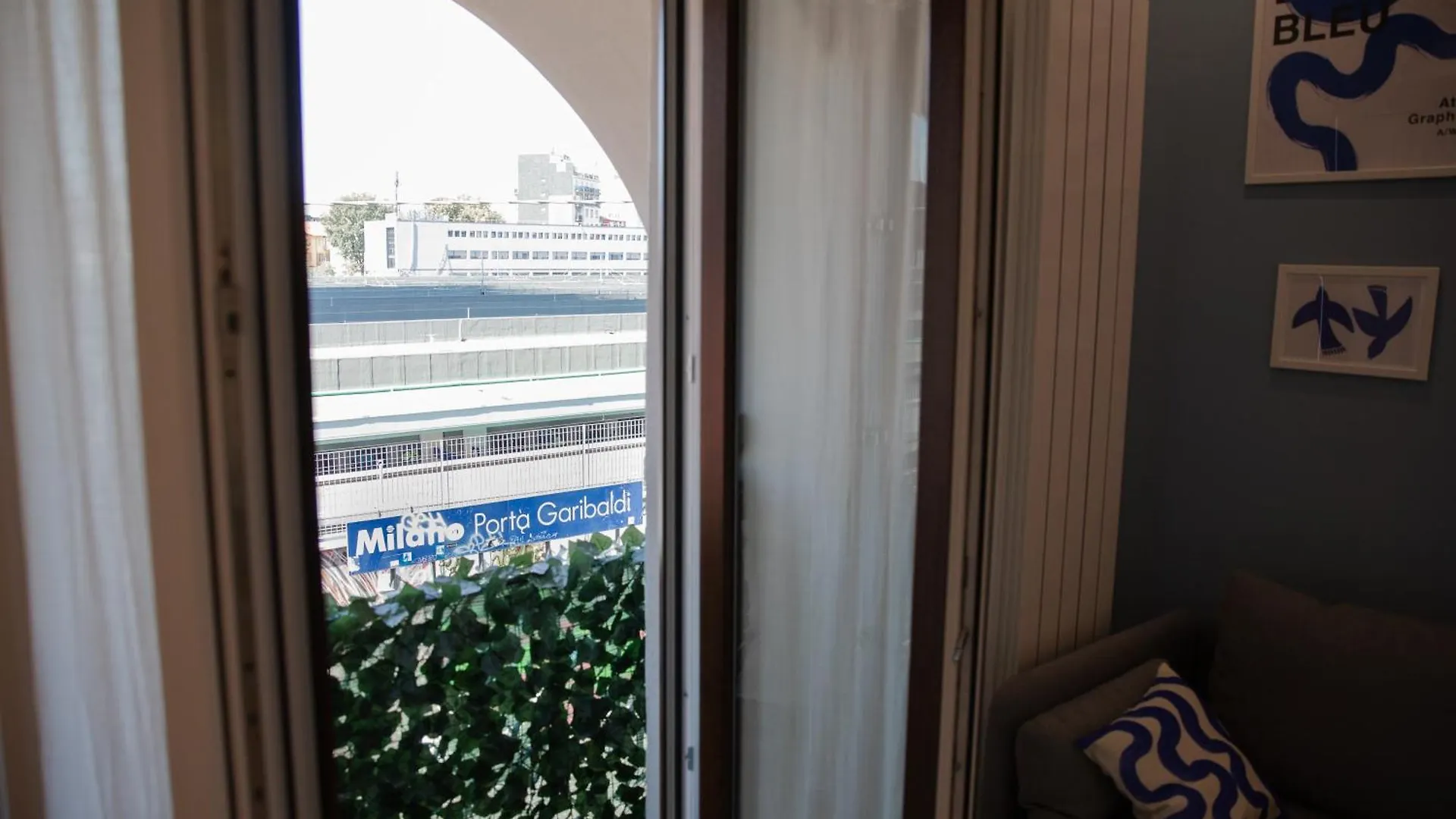 Bright 2-Room Apartment For Friends And Relatives ميلان